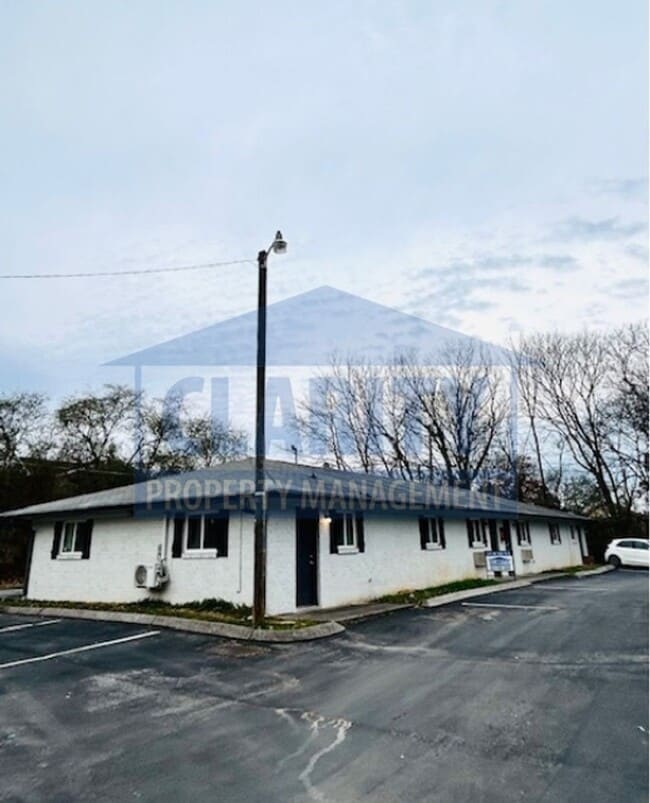 Building Photo - 1705 Clemmer St NE Unit Apt. 2