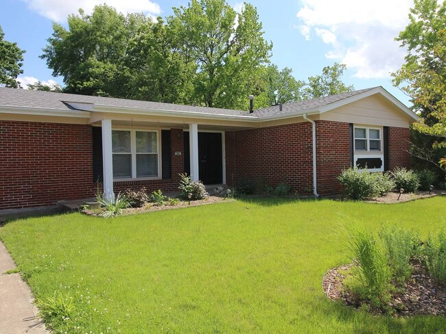 Photo - 904 N Duchesne Dr House