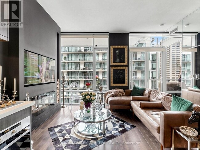 Photo - 39 Queens Quay E Unit 830