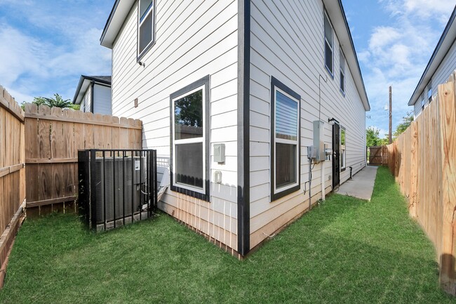 Photo - 6609 Bacher St