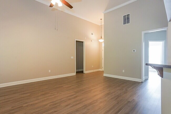 Photo - 215 Village Park Dr