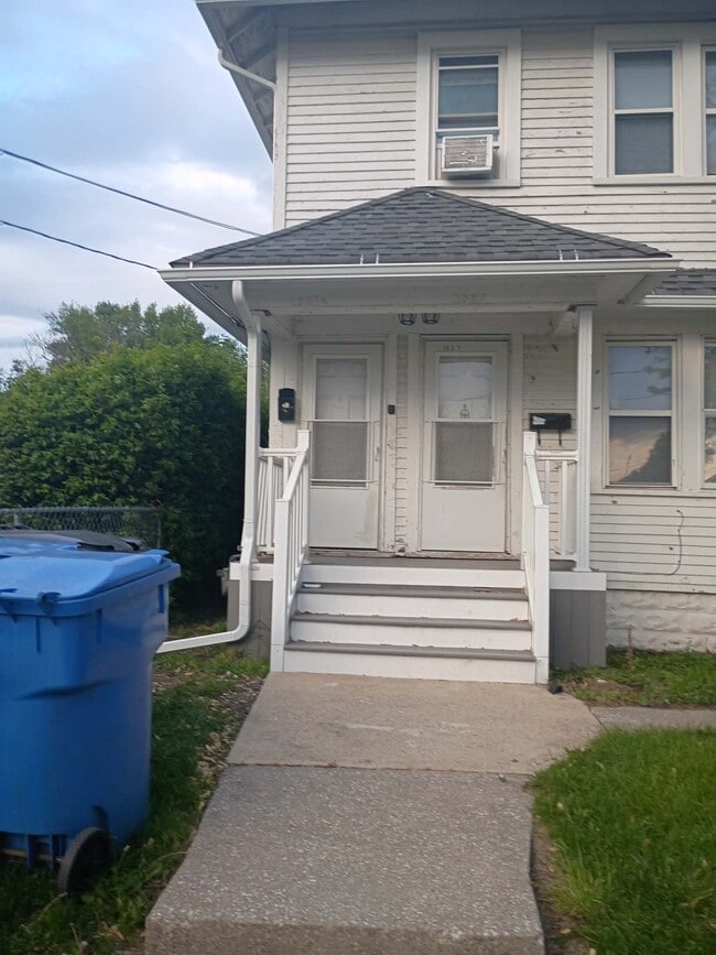 Photo - 1537 Carlyle St