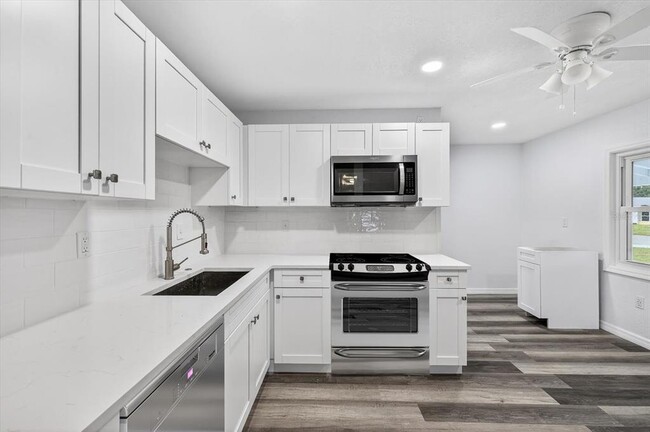 Photo - 5801 Magnolia St N