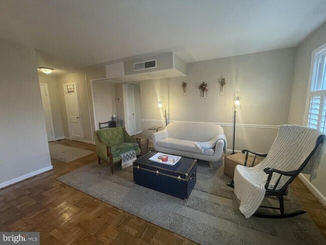 Photo - 6610 Potomac Ave Unidad B2