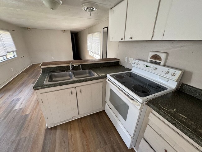 Photo - 2 Bedroom / 1 Bath Single wide for Rent – Irvin St, Live Oak, FL