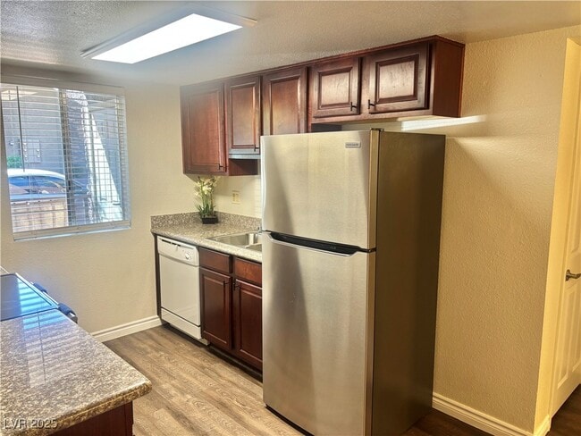 Building Photo - 5260 River Glen Dr Unit 259