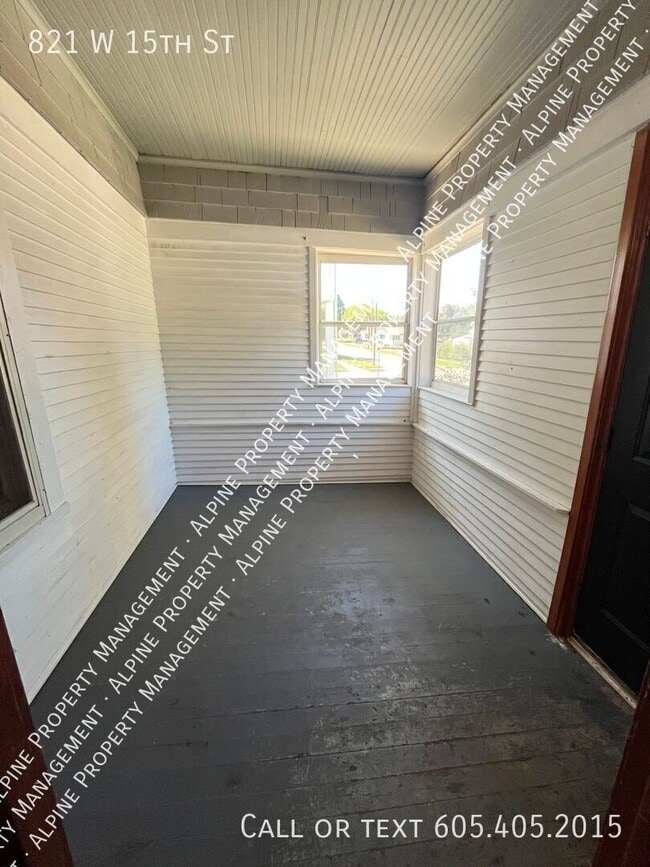 Photo - 821 W 15th St