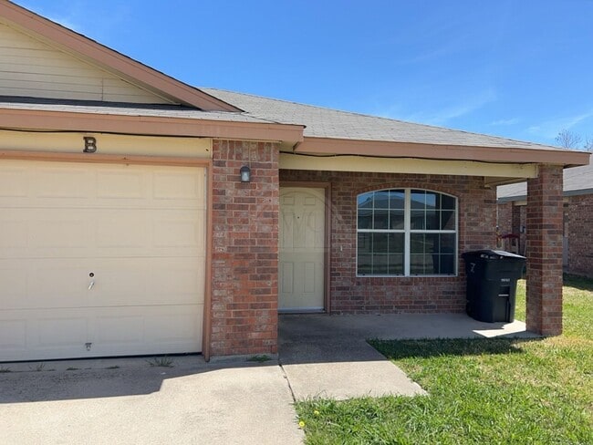 Building Photo - 5304 Lauren Lea Dr Unit 5304 Lauren Lea  B