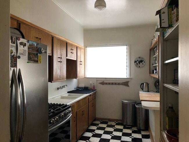 Building Photo - 116 N Croft Ave Unit 116 1/2