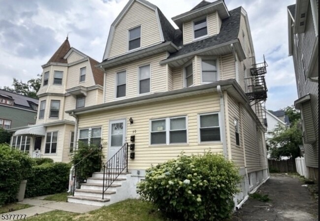 Building Photo - 90 N 18th St Rental