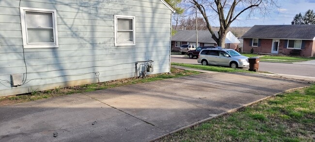 Driveway - 516 E Warren St