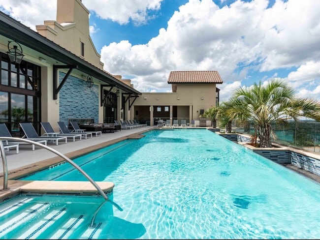 Piscina sin bordes en la azotea - Celeste at La Cantera