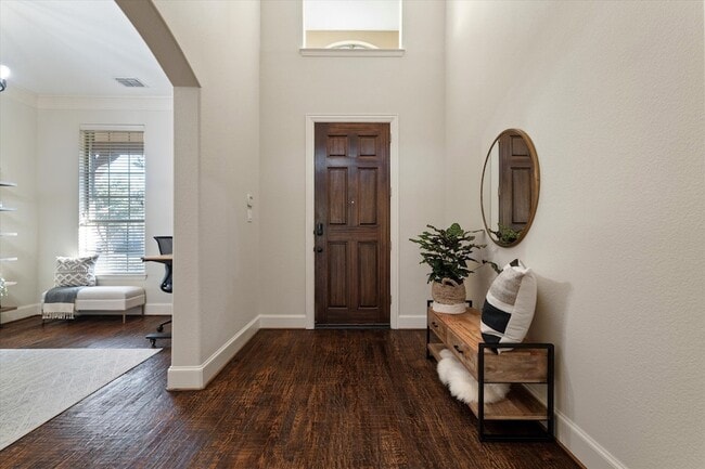 Photo - 924 Lairds Ln