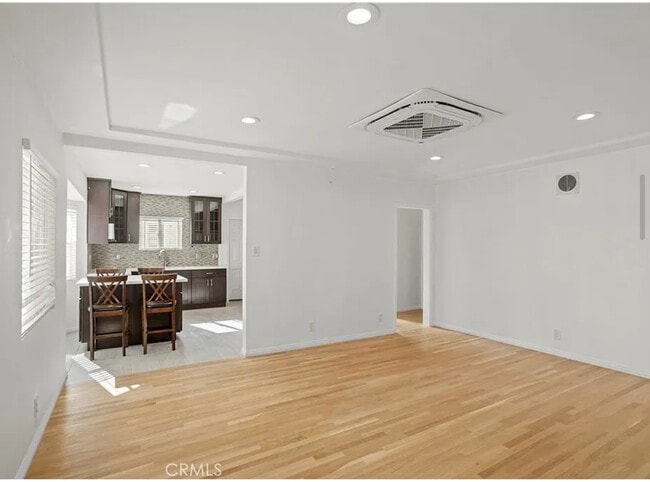 Photo - 300 W Hillsdale St