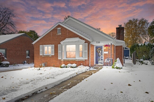 Building Photo - 720 Russet St