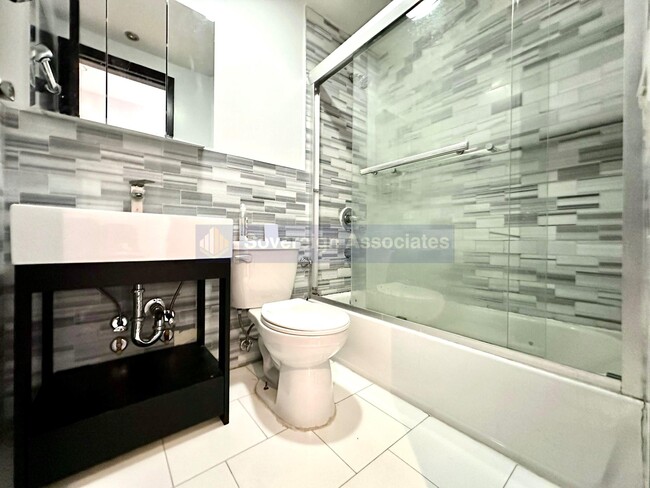 Photo - 109 W 105th St Unidad 2A