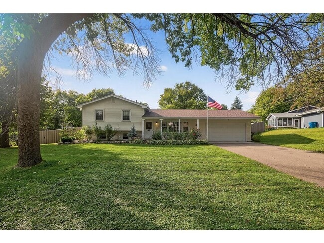 Building Photo - 16318 Temple Dr S Rental