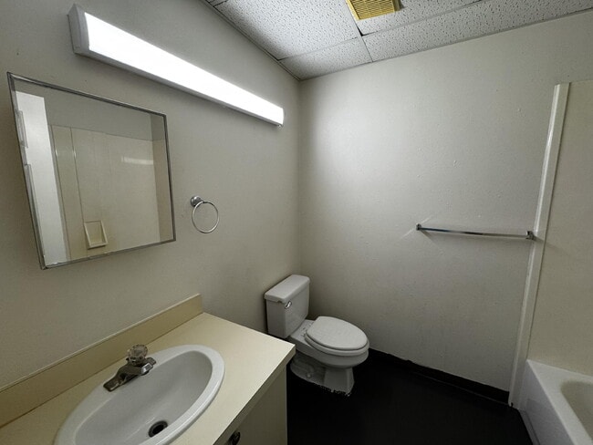 Photo - 1619 University Ave Unit 3