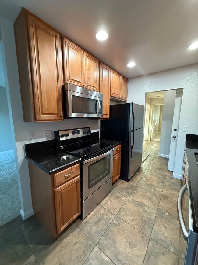 Photo - Excellent 2 bedroom 2 bathroom single story condo with private backyard. Unidad 19