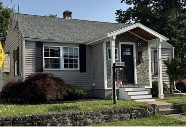 Building Photo - "Charming 2-Bed Retreat with Fireplace on ...