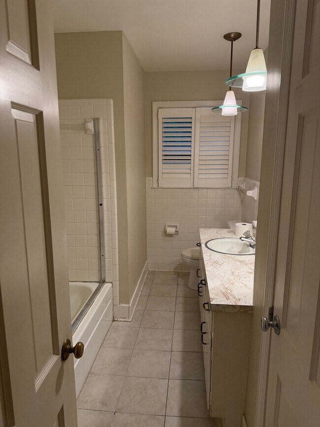 Photo - 6242 Trowbridge St