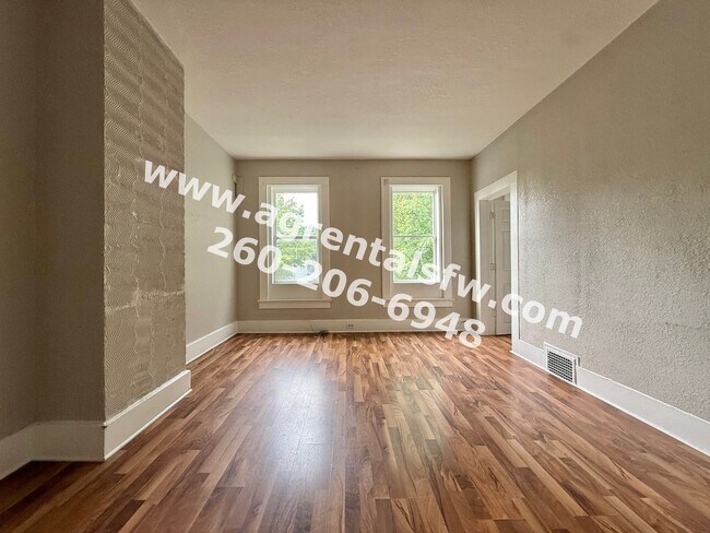 310 W Dewald St