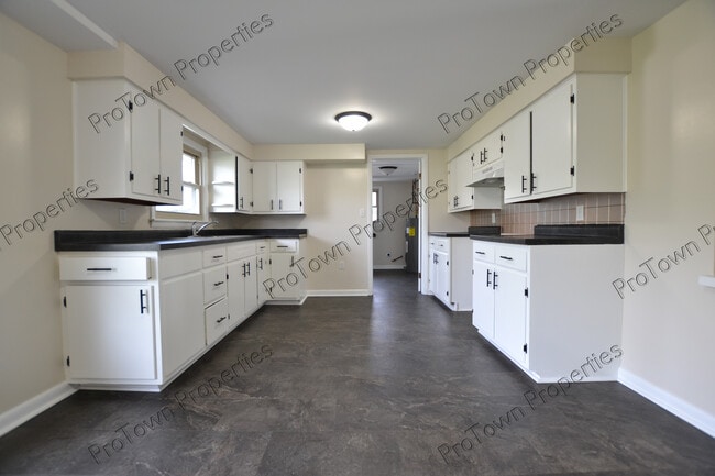 Photo - 2417 Essington Rd