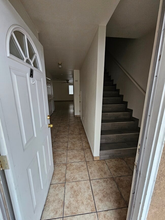 Photo - 744 S Roche St