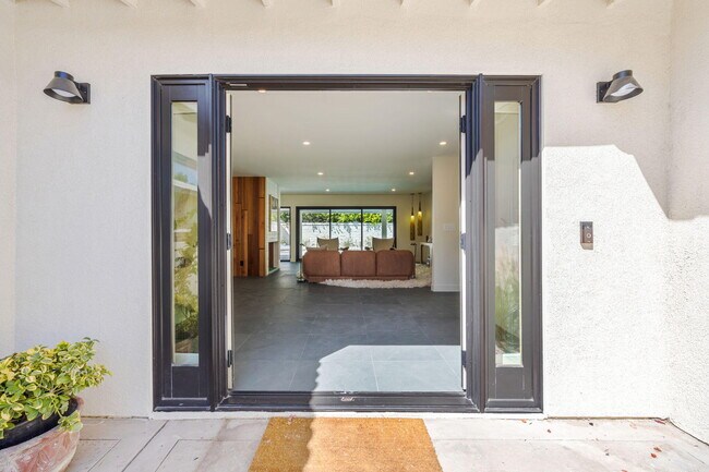 Photo - 2063 S Broadmoor Dr