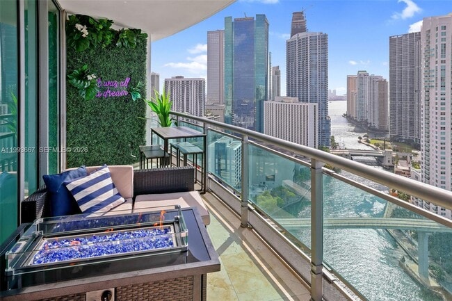 Building Photo - 350 S Miami Ave Unit 3002