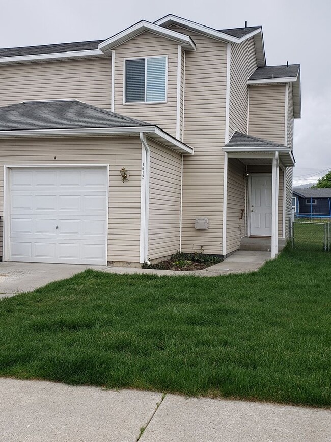 Photo - Wonderful Updated 3 bedroom 2 Bath 3 level Duplex in Post Falls.