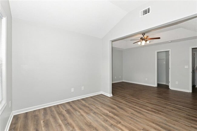 Photo - 8648 Thomas Ln