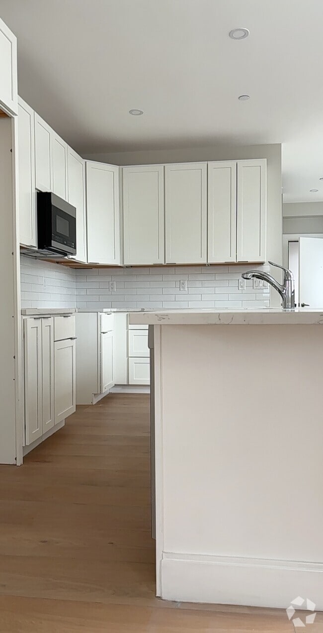 Building Photo - 44 Bromfield St Rental