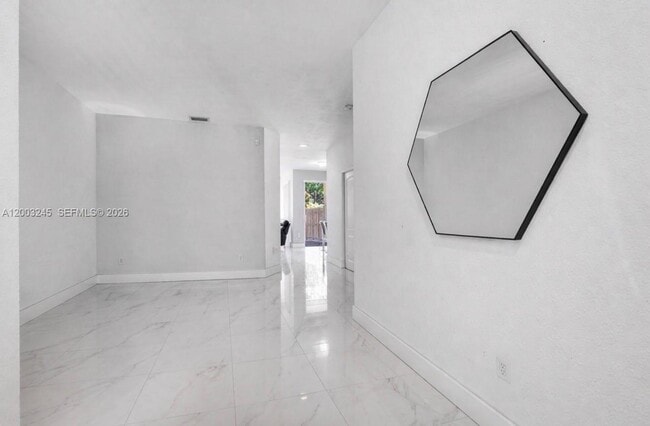 Photo - 905 SW 149th Ct