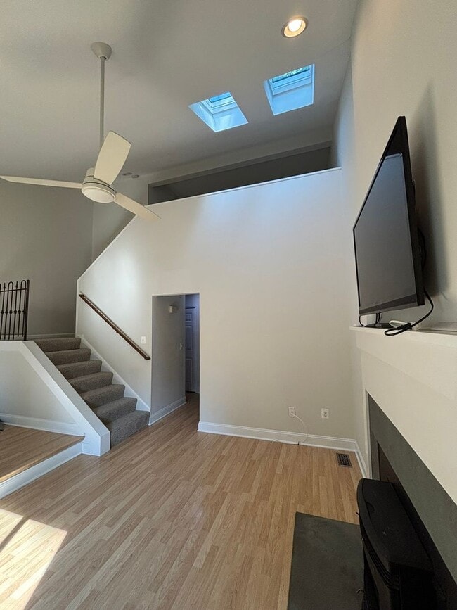 Photo - Adorable 1 bedroom 1.5. bath end unit townhouse in Annapolis