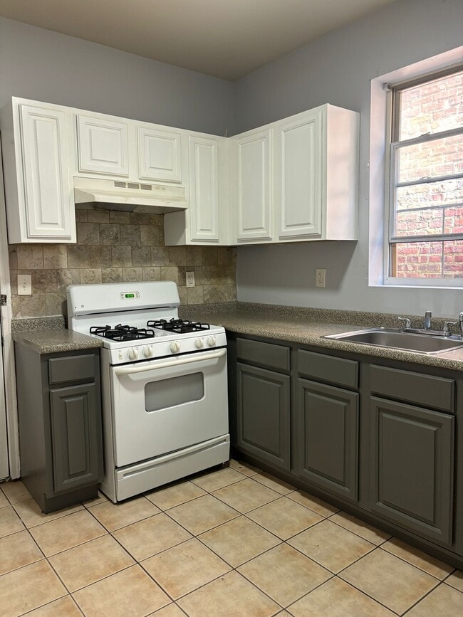 Building Photo - 345 Sanford Ave Unit 1R Rental