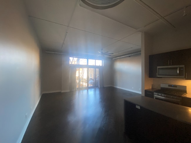 Photo - 2012 W St Paul Ave Unidad 211