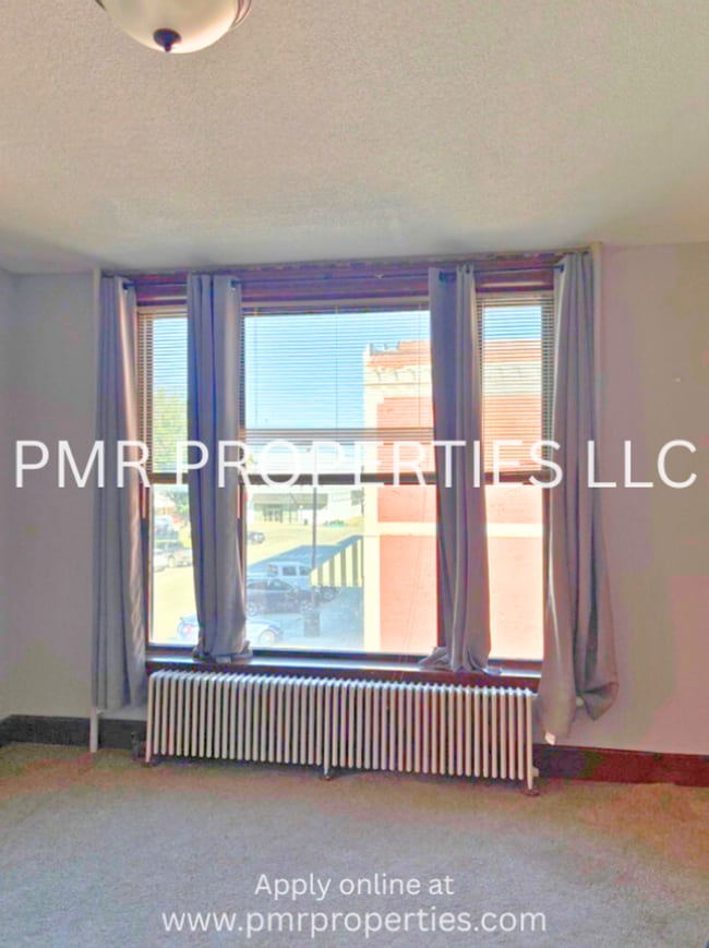 Photo - Red Oak Apartments Unit 200