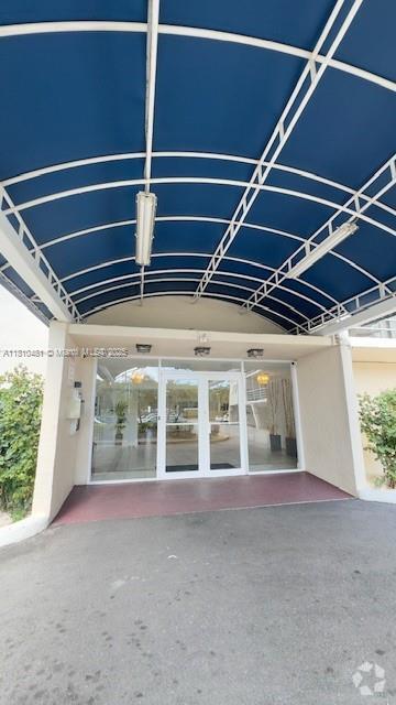 Building Photo - 2821 N Miami Beach Blvd Unit 4M Rental