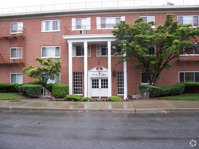 Building Photo - 77 Lenox Rd Rental
