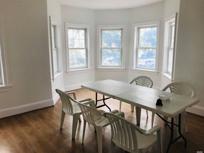 Photo - 33-40-40 169th St