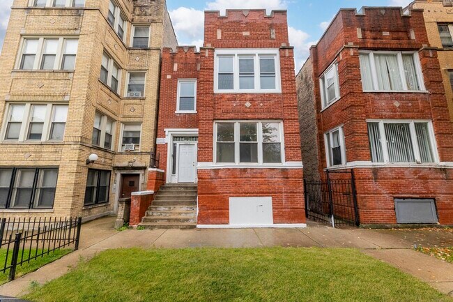 Building Photo - 3821 W Fillmore St Unit 2B