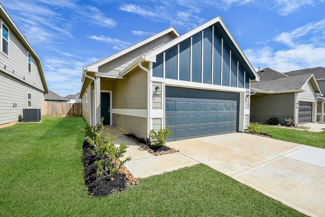 Building Photo - 14042 Chinook Dr
