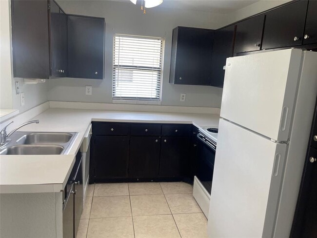 Photo - 4090 N Pine Island Rd Unit 303