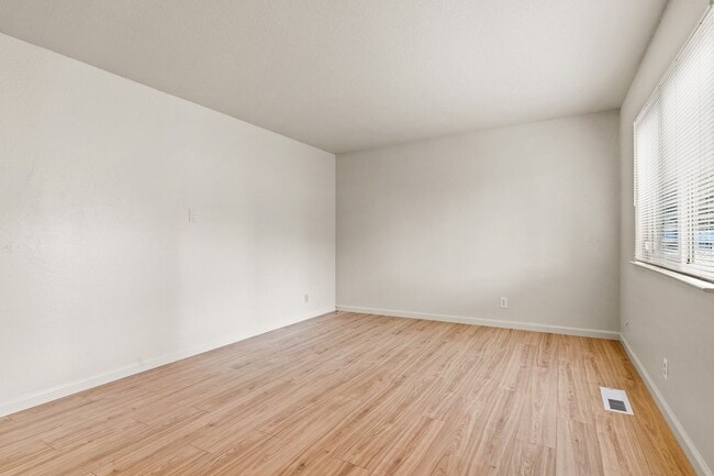 Photo - Large 3BD Townhome Style Apartment w/ Brand New Flooring in Hayward Unit 4