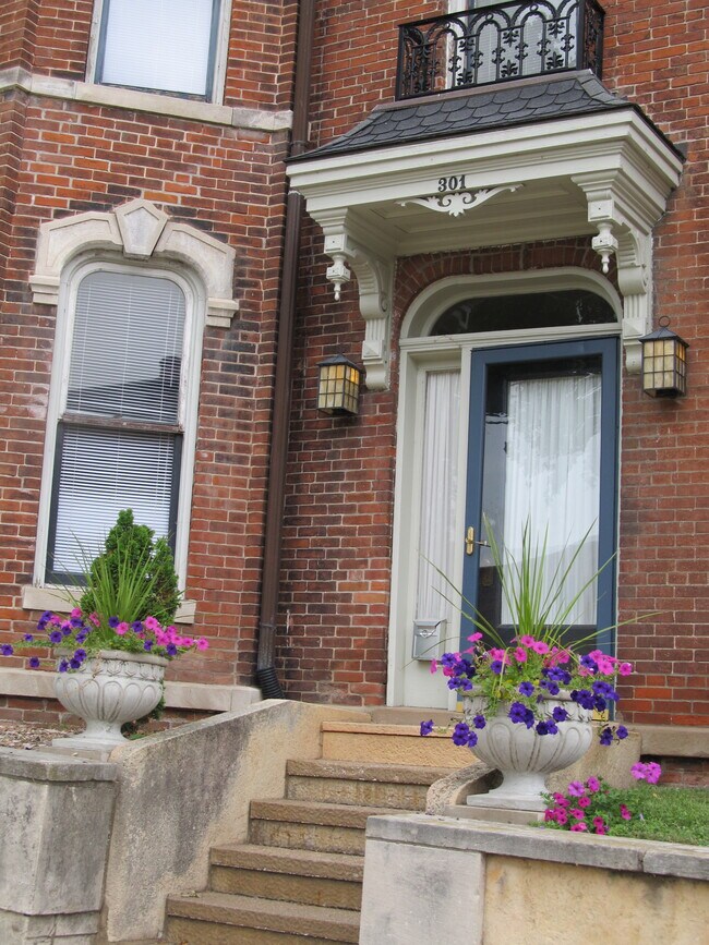 Photo - 301 2nd W St Unit 3