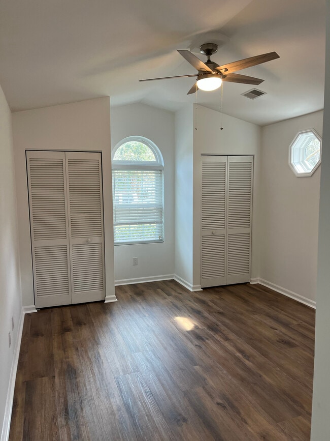 Photo - 1283 Llewellyn Rd