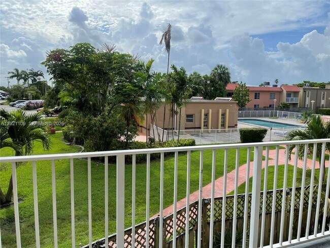 Building Photo - 4920 NW 79th Ave Unit 212