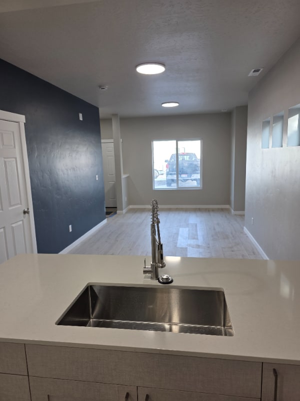 Photo - 6731 Saxton Ave