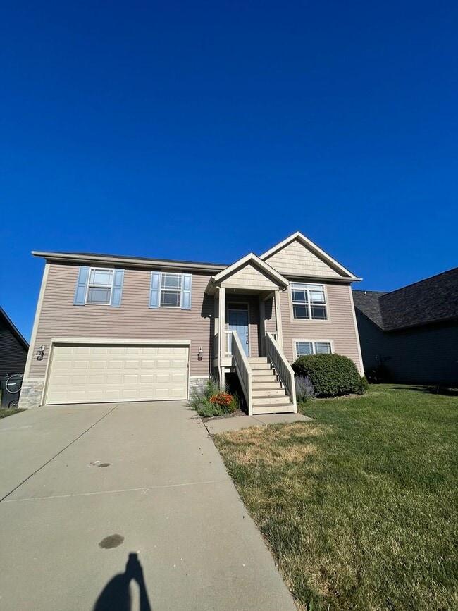 Building Photo - 3 Bedroom Single Family Home - South Side of Lafayette